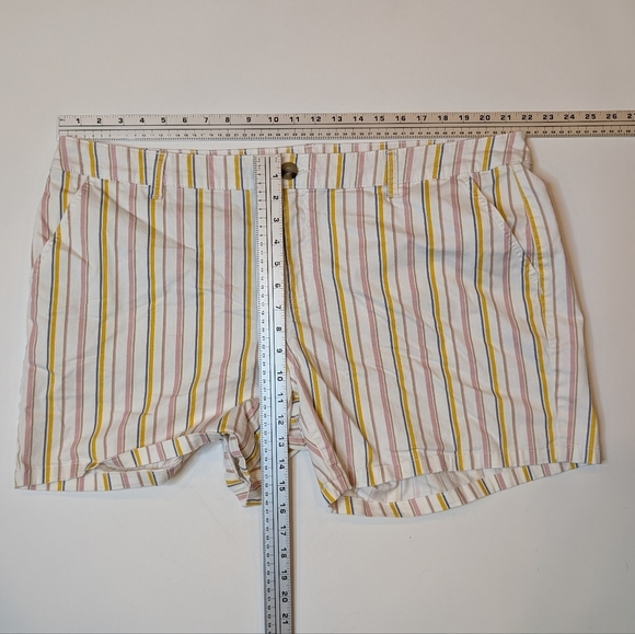 a.n.a Pink White Yellow Blue Striped Mid Rise Midi Short 6" Inseam Womens 22W - Picture 2 of 4